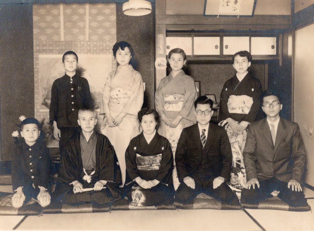 白黒写真がカラーにAI処理でリアル仕上げ