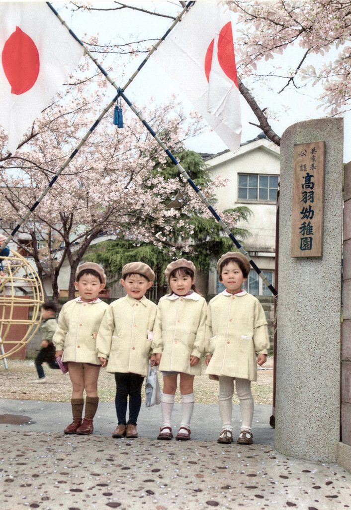 白黒写真がリアルなカラーに
